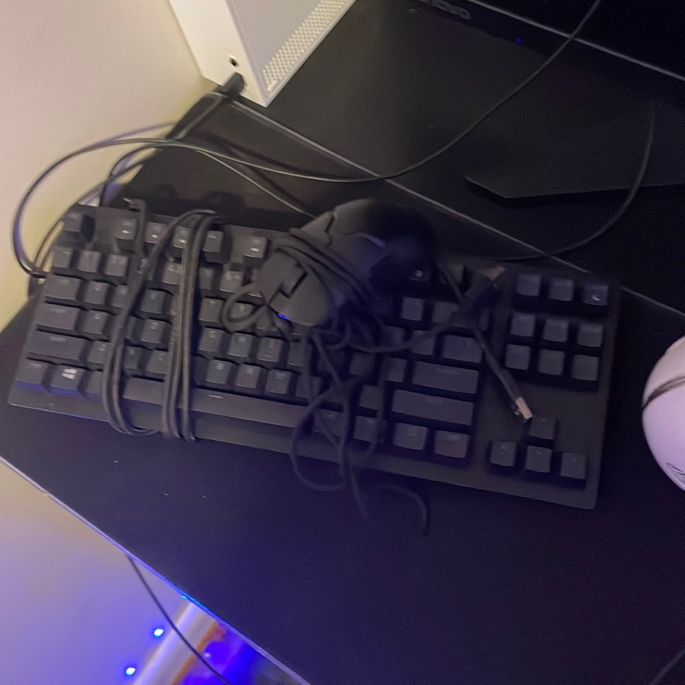 Razer Keyboard and mouse for sale works very great just don’t play no more